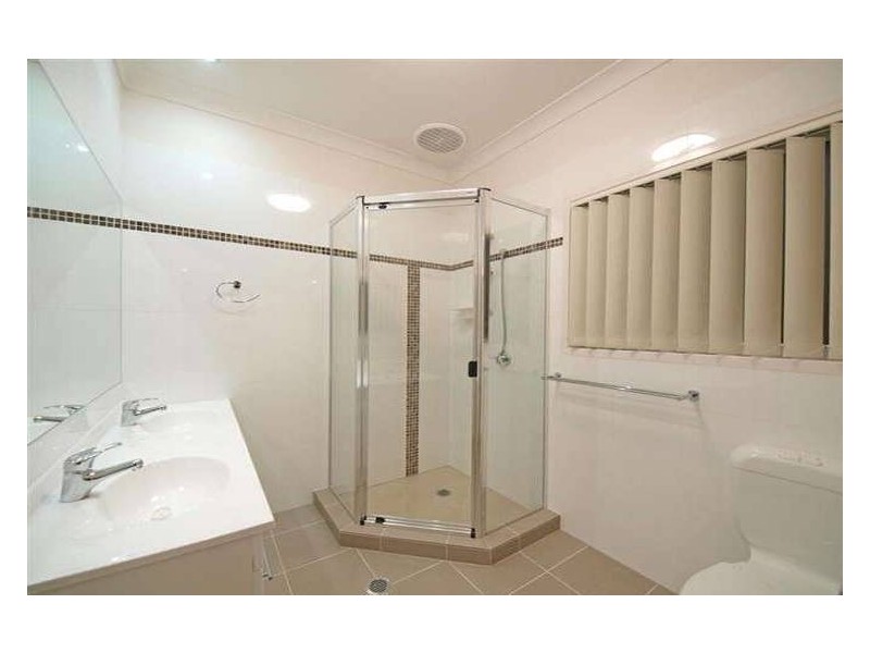 5 Sunbeam Court, Eatons Hill QLD 4037