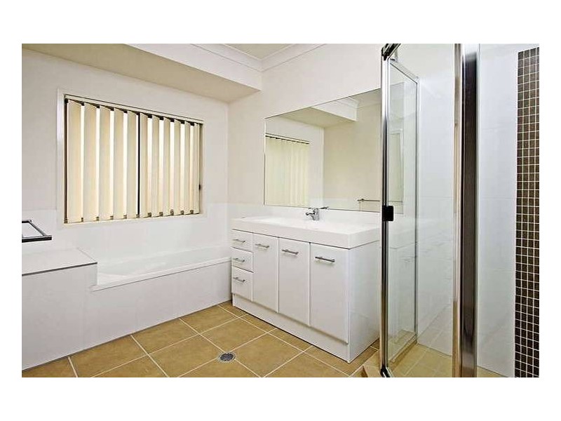 5 Sunbeam Court, Eatons Hill QLD 4037