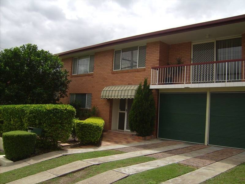 8 Hampshire Tce, Albany Creek QLD 4035