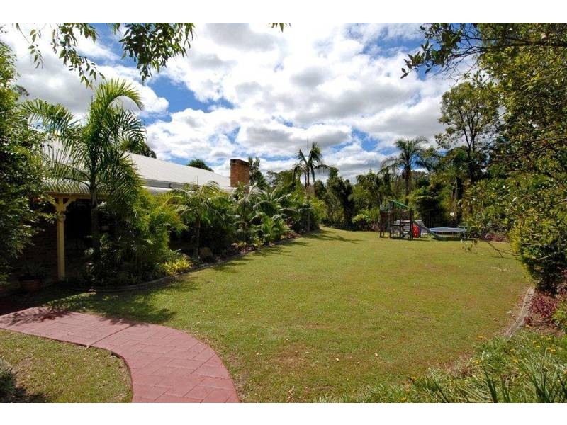 2 Beech Drive, Cashmere QLD 4500