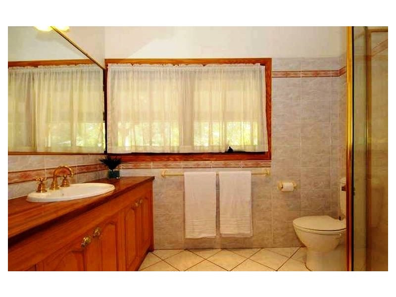 2 Beech Drive, Cashmere QLD 4500