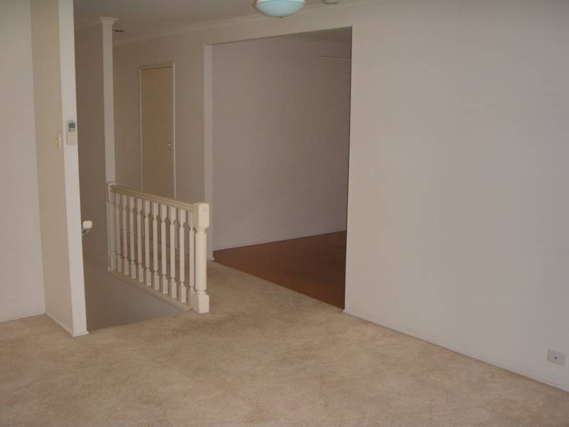 8 Hampshire Tce, Albany Creek QLD 4035