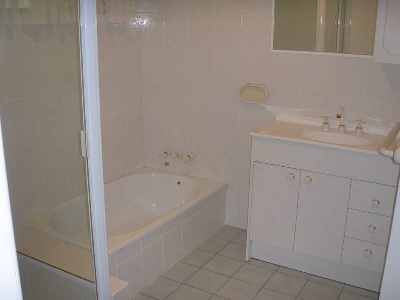 8 Hampshire Tce, Albany Creek QLD 4035