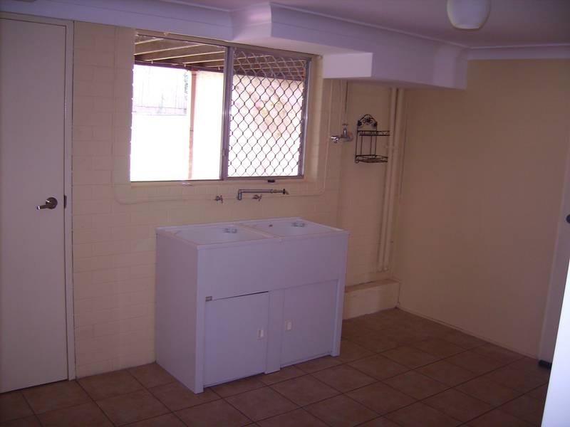 8 Hampshire Tce, Albany Creek QLD 4035