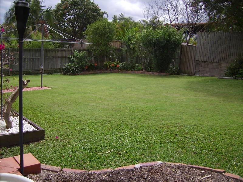 8 Hampshire Tce, Albany Creek QLD 4035