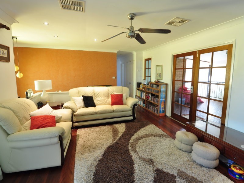 6 Crescent Court, Albany Creek QLD 4035