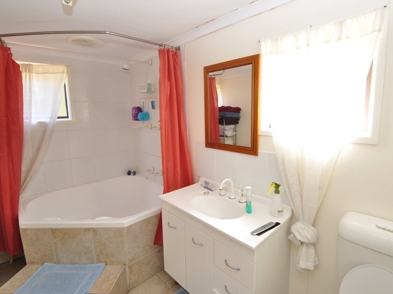 6 Crescent Court, Albany Creek QLD 4035