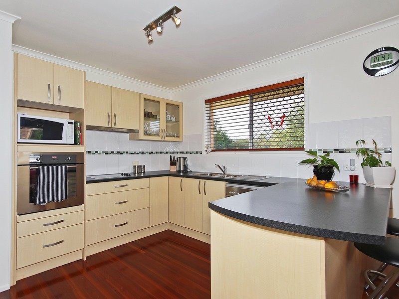 16 Hampshire Tce, Albany Creek QLD 4035