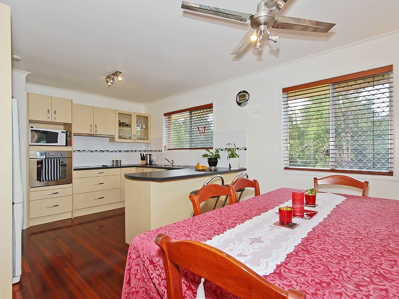16 Hampshire Tce, Albany Creek QLD 4035