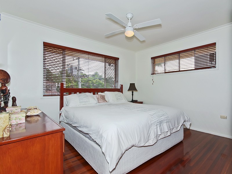 16 Hampshire Tce, Albany Creek QLD 4035