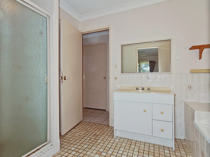 13 Atoll Crescent, Eatons Hill QLD 4037