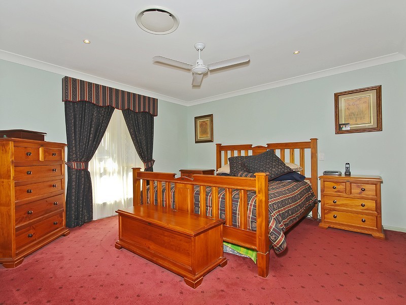 11 Bangalow Place, Albany Creek QLD 4035