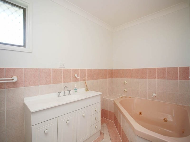 5A Coolabah Crescent, Bridgeman Downs QLD 4035