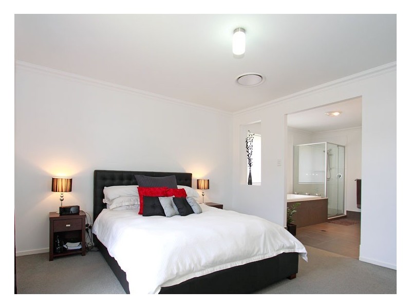 4 Carrybridge Close, Warner QLD 4500