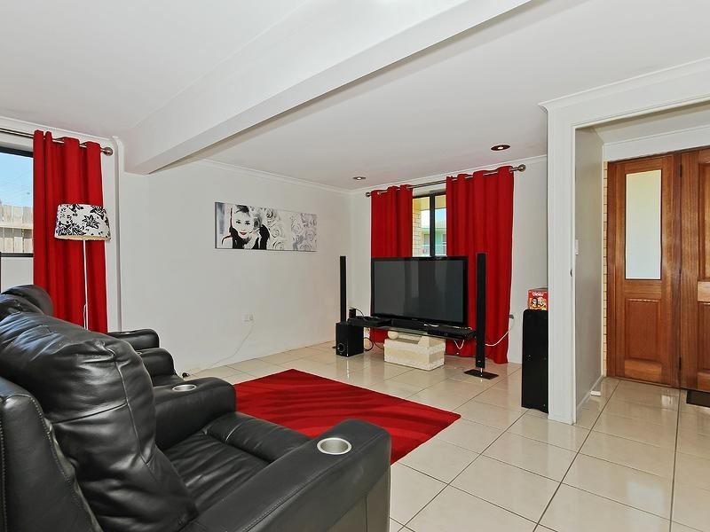 10 Essex Drive, Albany Creek QLD 4035