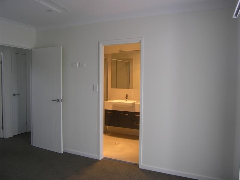 24/52 Plucks Road, Arana Hills QLD 4054