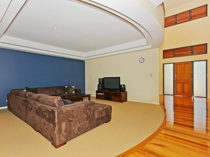 10 Camara Court, Eatons Hill QLD 4037