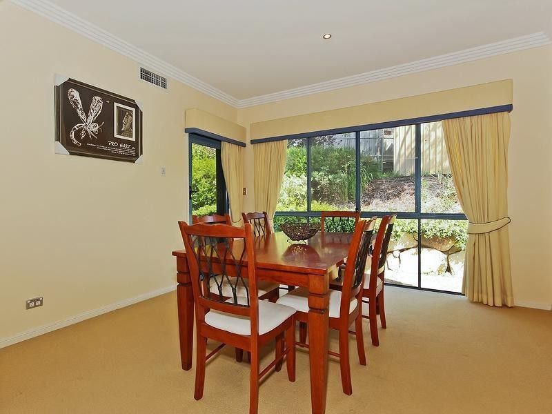 10 Camara Court, Eatons Hill QLD 4037