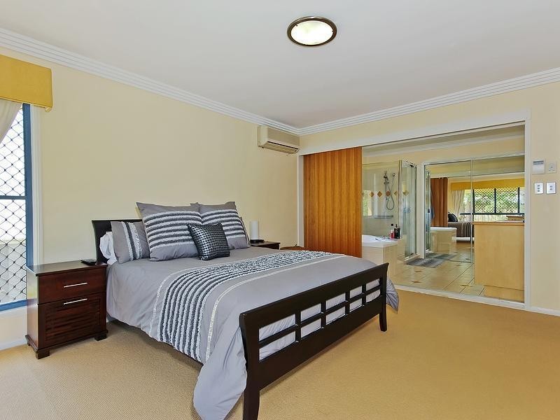 10 Camara Court, Eatons Hill QLD 4037