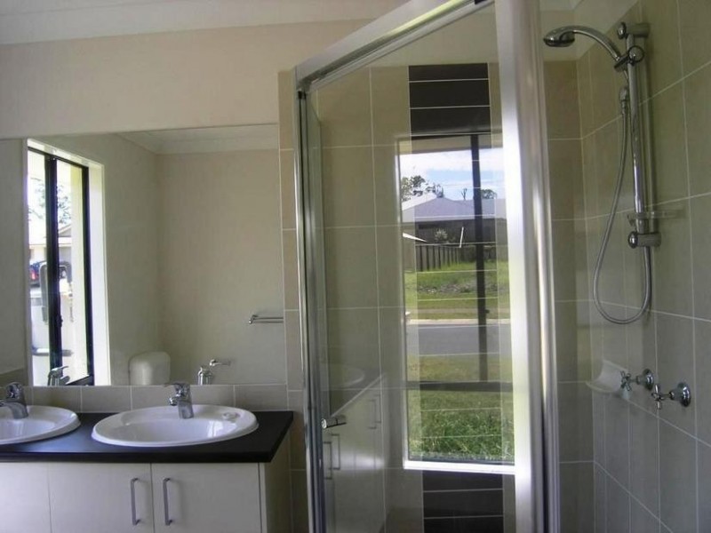 15 Crossing Drive, Eatons Hill QLD 4037