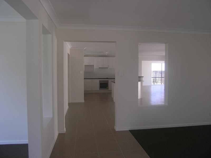 15 Crossing Drive, Eatons Hill QLD 4037