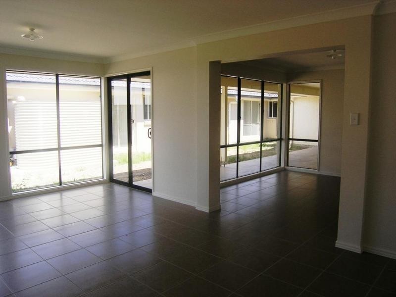 15 Crossing Drive, Eatons Hill QLD 4037