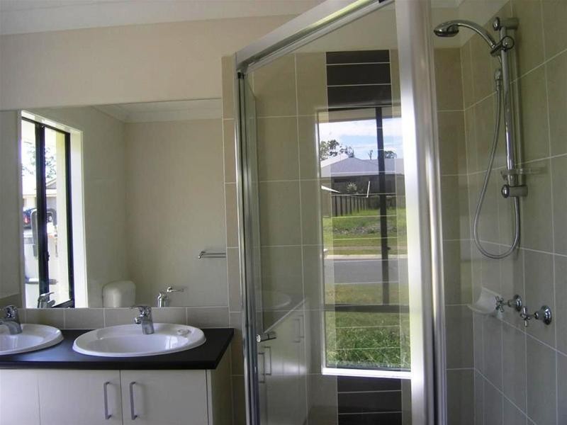 15 Crossing Drive, Eatons Hill QLD 4037
