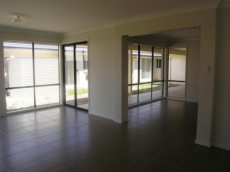 15 Crossing Drive, Eatons Hill QLD 4037
