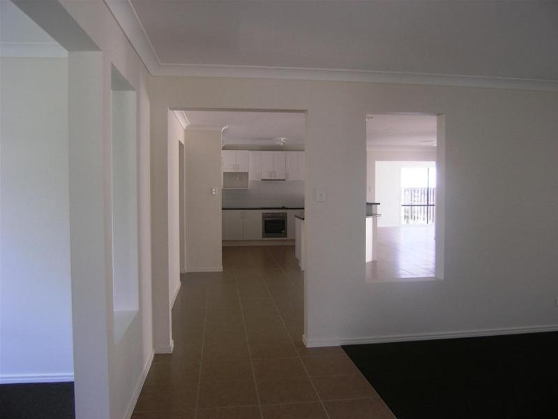 15 Crossing Drive, Eatons Hill QLD 4037