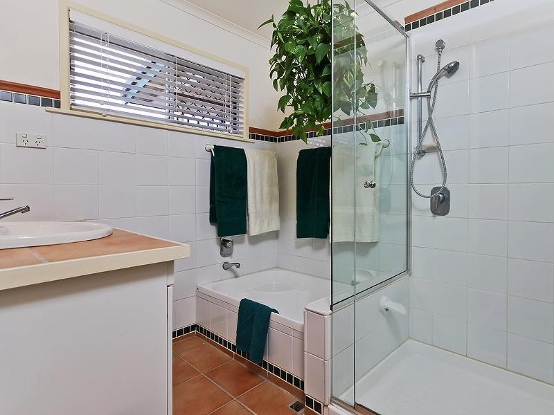 18 Bowen Avenue, Albany Creek QLD 4035