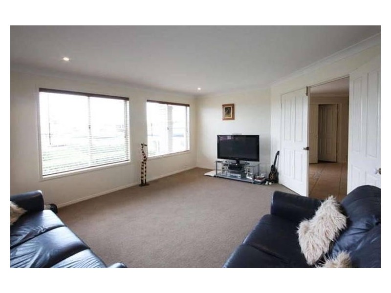 5 Fee Place, Eatons Hill QLD 4037