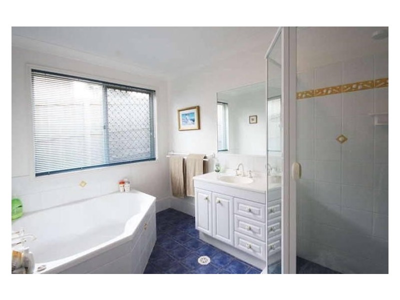 5 Fee Place, Eatons Hill QLD 4037