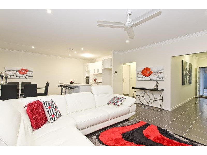 2/52 Plucks Road, Arana Hills QLD 4054