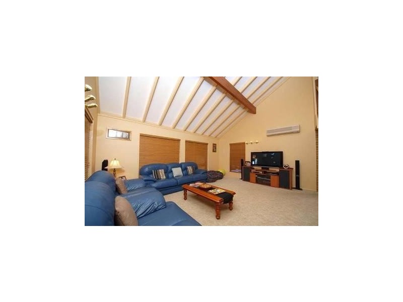 33 Tanager Street, Albany Creek QLD 4035