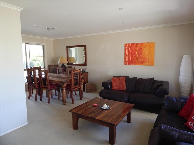 7 Atoll Crescent, Eatons Hill QLD 4037