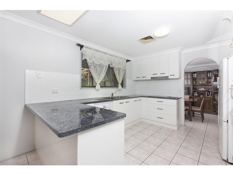 9 Barker Street, Cashmere QLD 4500