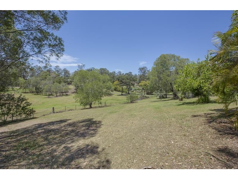 9 Barker Street, Cashmere QLD 4500
