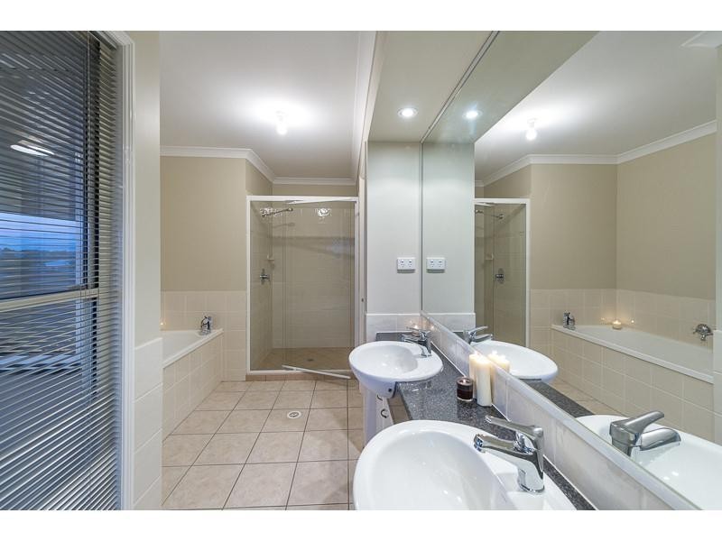 1 Lambertia Court, Albany Creek QLD 4035