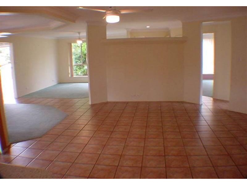 6 Tallebudgera Crescent, Albany Creek QLD 4035