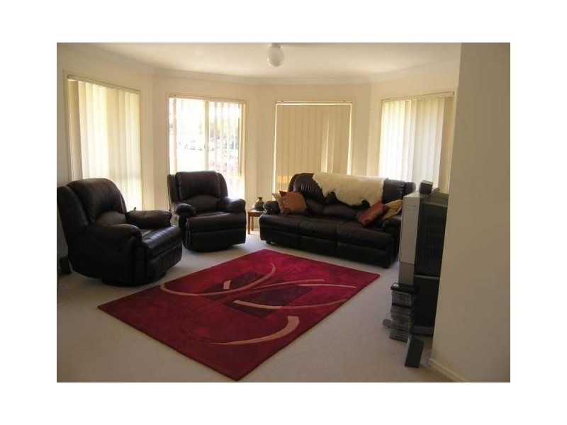 17 Granada Drive, Eatons Hill QLD 4037