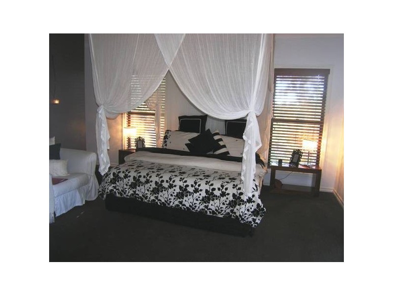 Eatons Hill QLD 4037