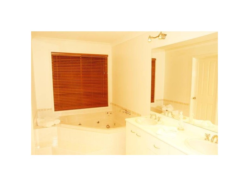 Eatons Hill QLD 4037