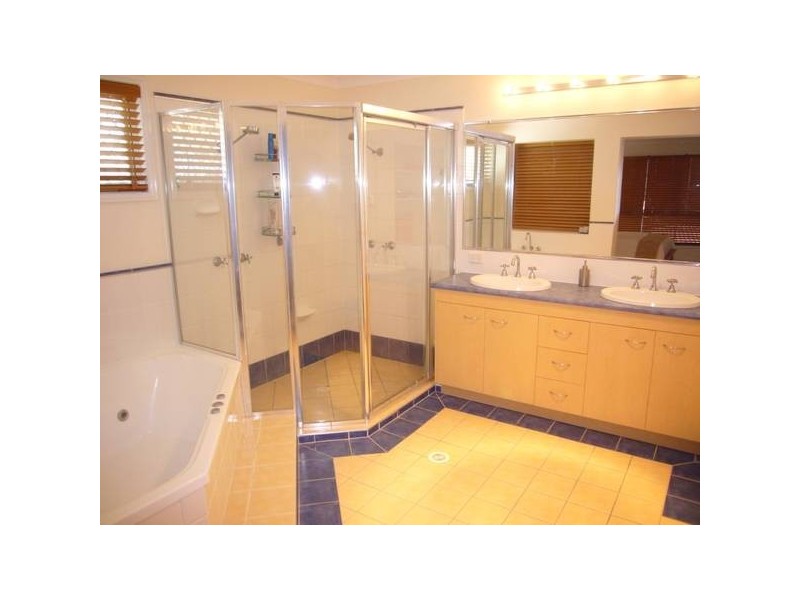 Eatons Hill QLD 4037