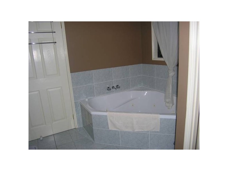 6 Diorama Court, Eatons Hill QLD 4037