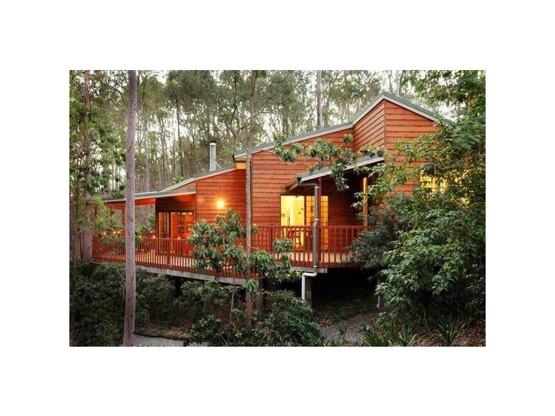 4 Savoy Place, Eatons Hill QLD 4037