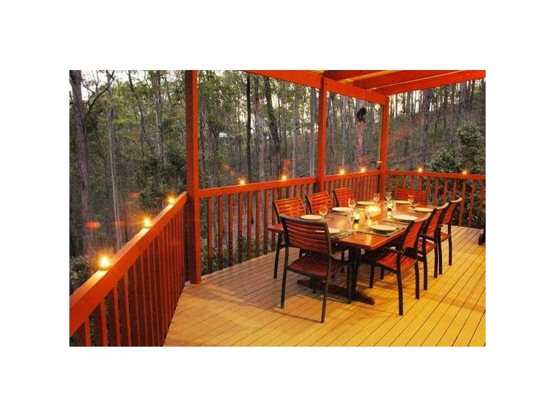 4 Savoy Place, Eatons Hill QLD 4037