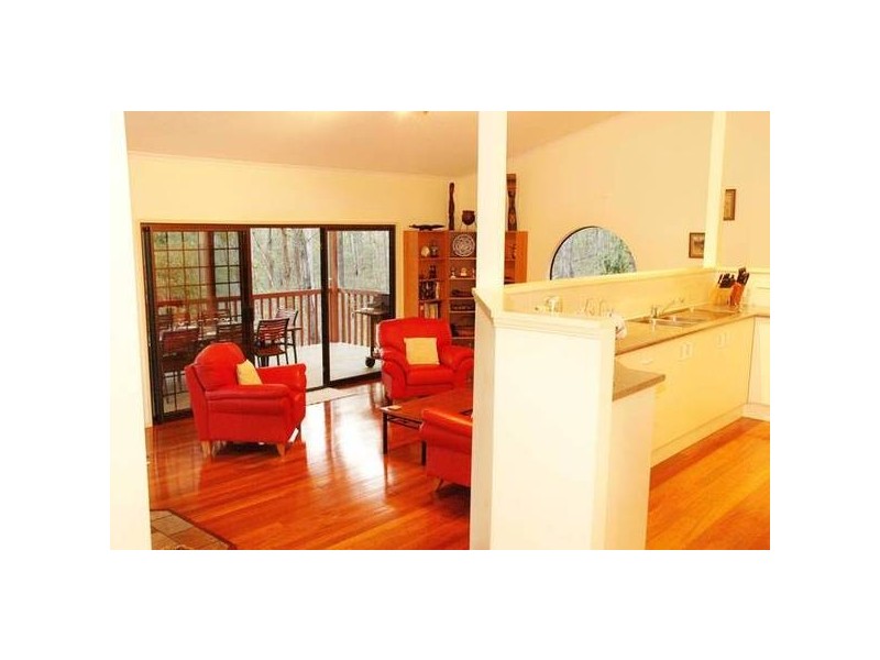 4 Savoy Place, Eatons Hill QLD 4037