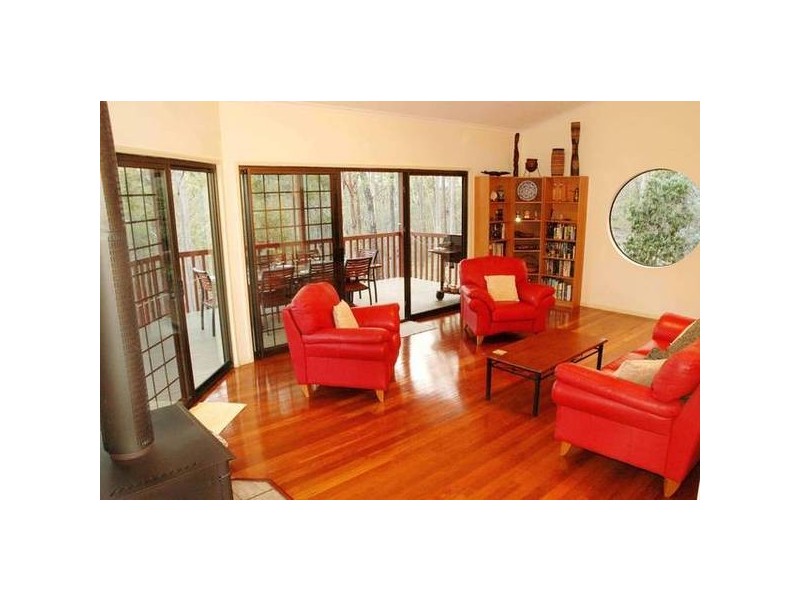 4 Savoy Place, Eatons Hill QLD 4037