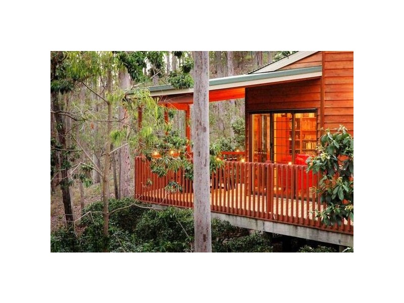 4 Savoy Place, Eatons Hill QLD 4037