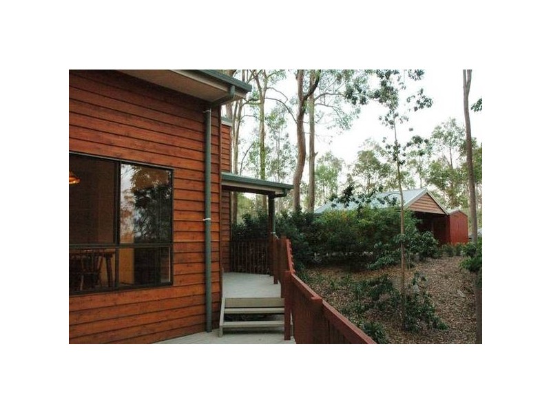 4 Savoy Place, Eatons Hill QLD 4037